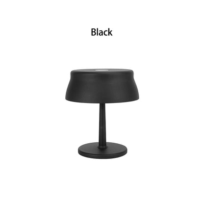 Luna Mini opladelig bordlampe i sort med minimalistisk nordisk design på lys baggrund