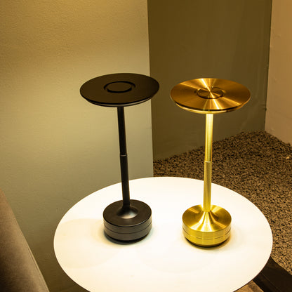 Nordika Classic opladelige bordlamper i guld og sort med eksklusivt minimalistisk design