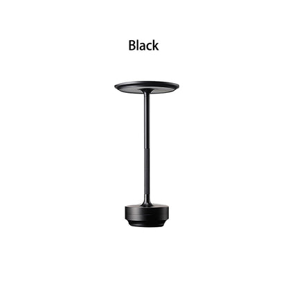 Nordika Classic opladelig bordlampe i sort med eksklusivt minimalistisk design på hvid baggrund